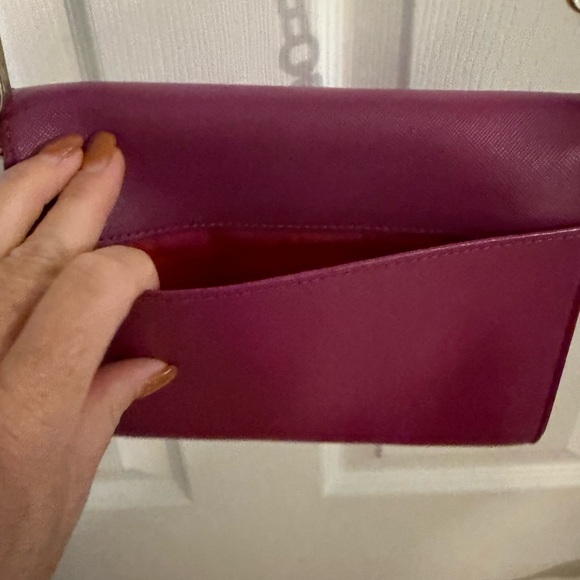 Tory Burch Chelsea Crossbody Wallet on Chain – Magenta - Picture 5 of 6